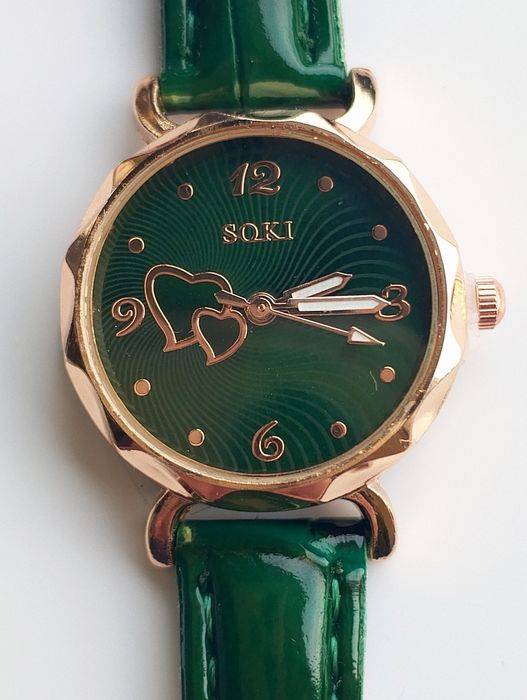 Элегантные зеленые часы. Новые!