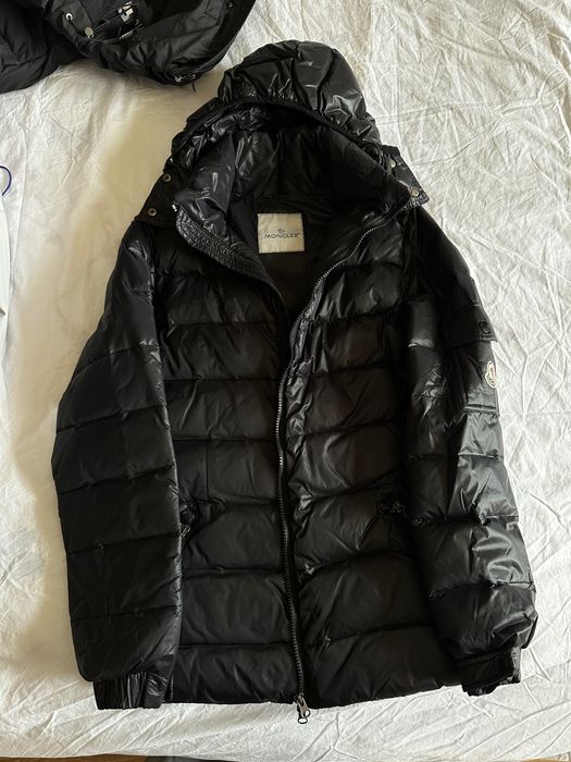 Пуховик Moncler черный