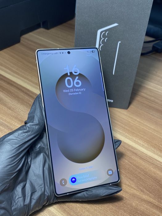 Samsung Galaxy s25 ultra • 256 GB • Titanium Gray