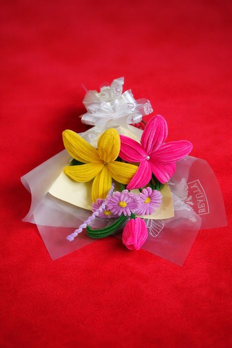 Suniy gullar sovg'a uchun