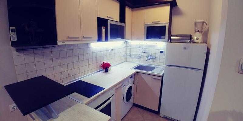 Дава се под наем Двустаен апартамент в Бургас, Център - 60 кв.м за 204 € - Снимка #3