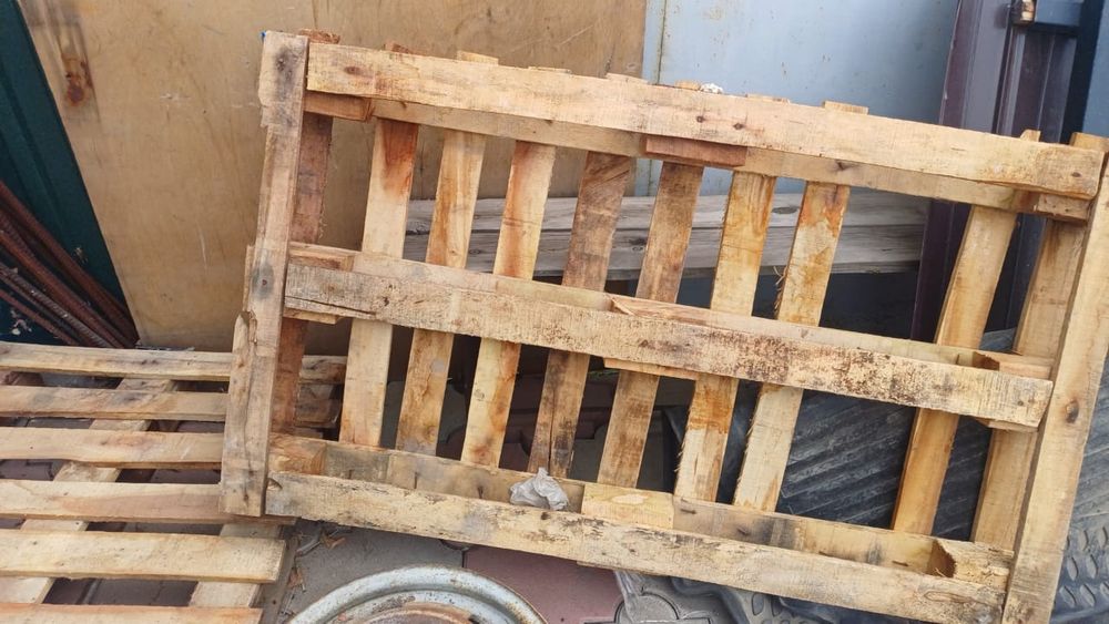 Поддоны ,палеты  осталось 8 штук