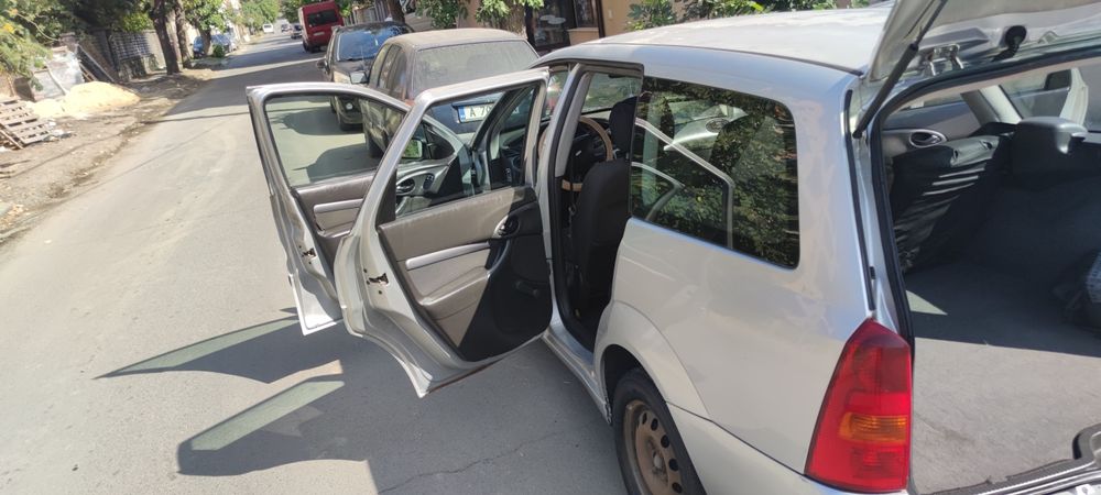 Форд фокус 2000 год, 1,6 бензин, 346000км, без ръжда, ford focus