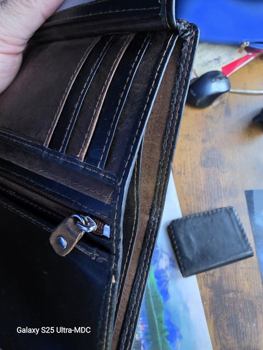 Vând pachet de 2 portmonee din piele naturala