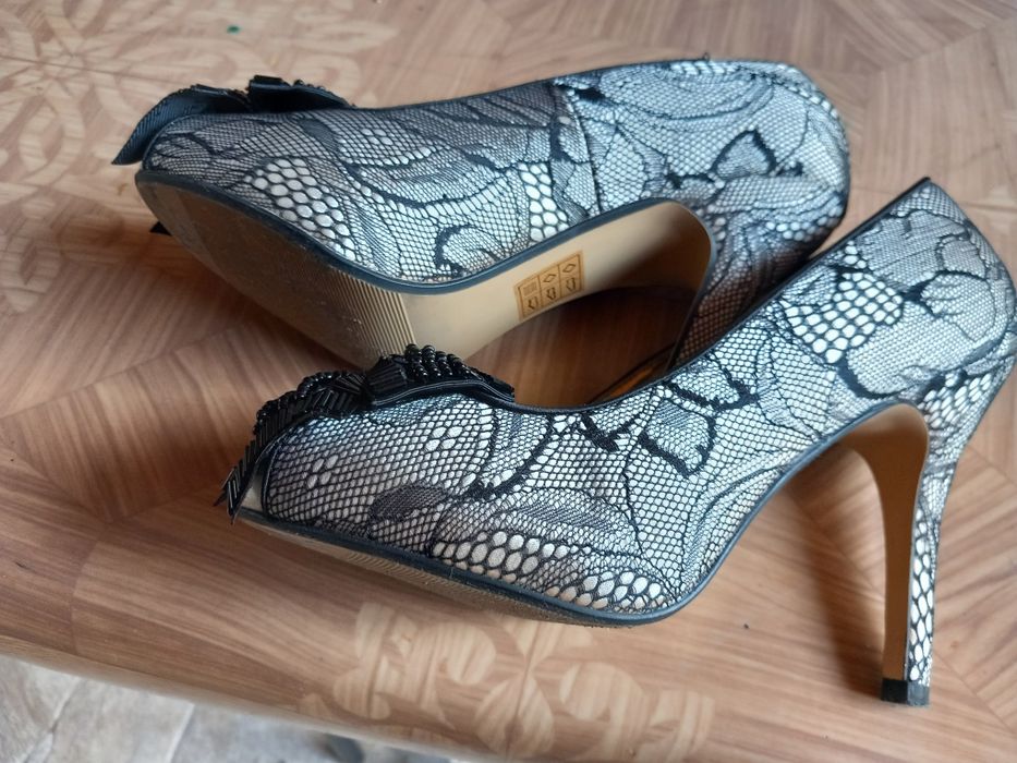 Дамски обувки официални български