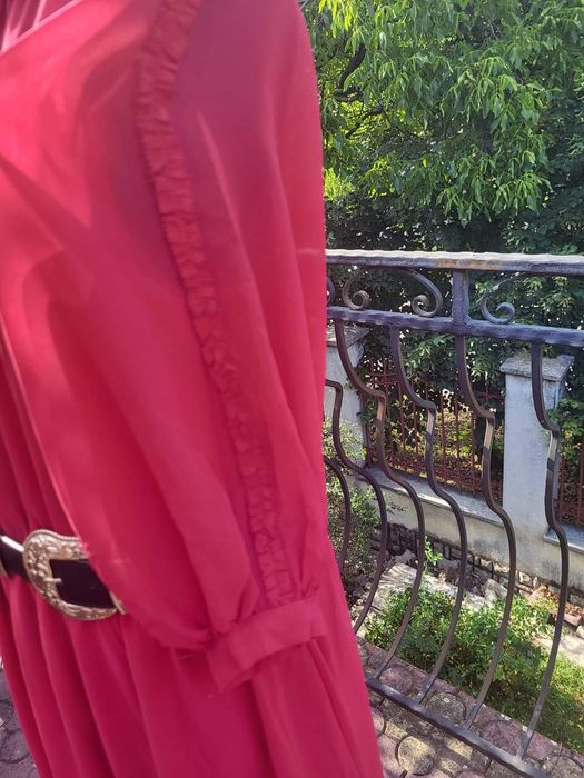 Rochie vaporoasa roz fucsia