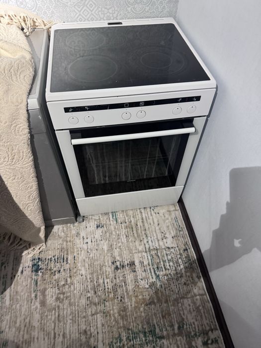 Продается хлектрическая плита siemins