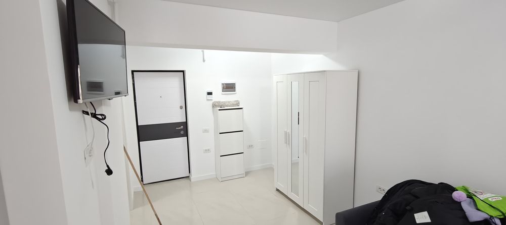 Închiriez garsonieră