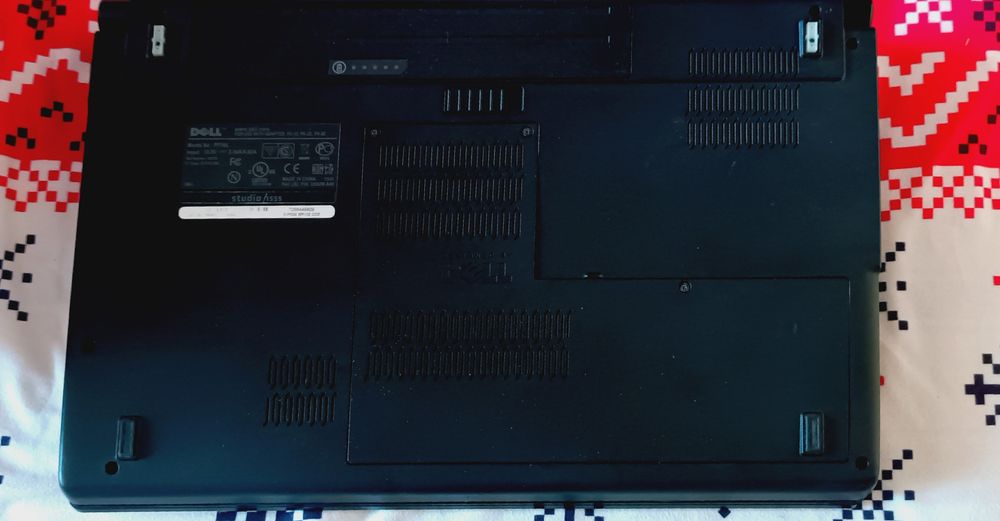 Лаптоп Dell Studio 1555