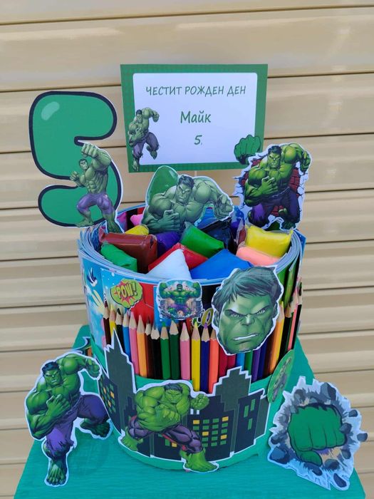 Торта от книжки и моливи