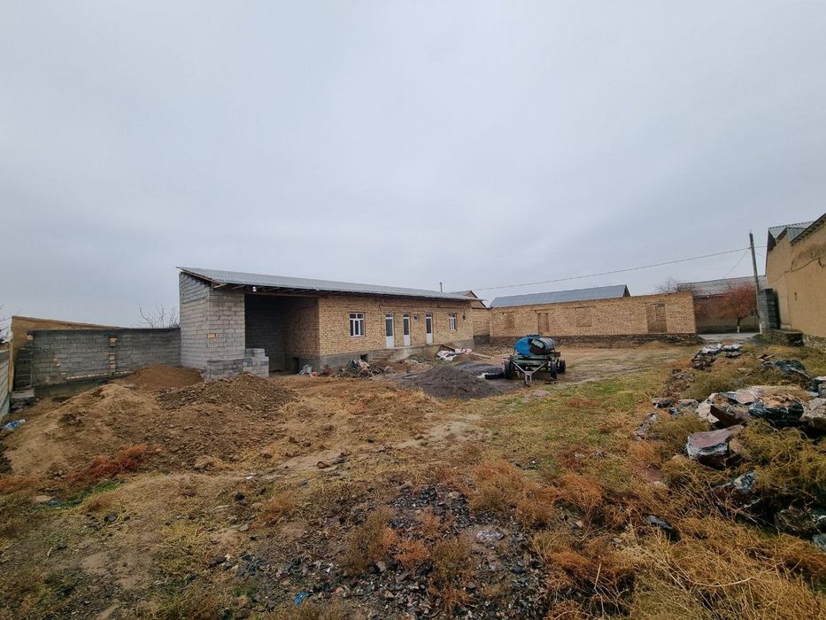 10 sotixli qurilishi tugalanmagan