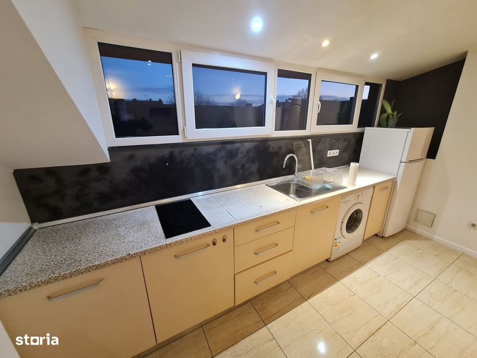 Inchiriez ap. 2 camere Central Piata Mare. Incalzire și apa inclusa.