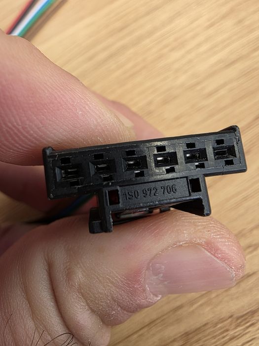 Шест пинова букса 1S0 972 706