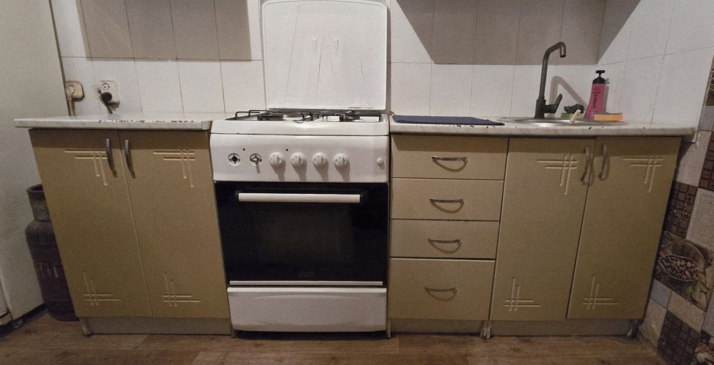 Продаю кухонный гарнитур