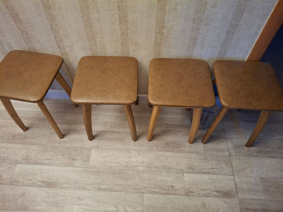 Кухонный стол со стульями