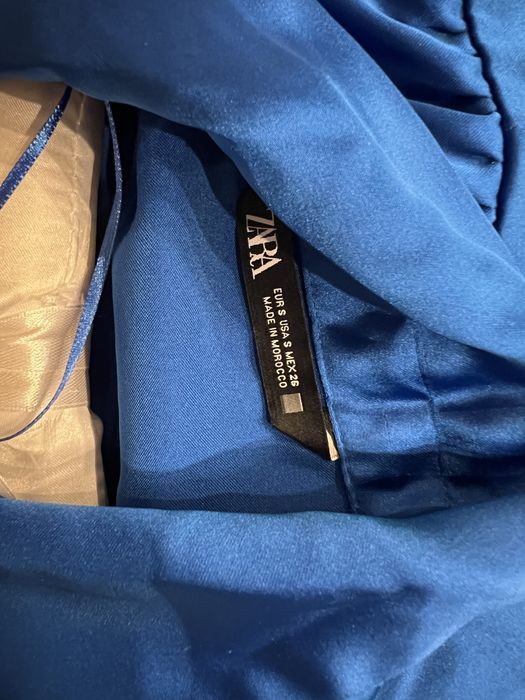 Сатенирана рокля Zara