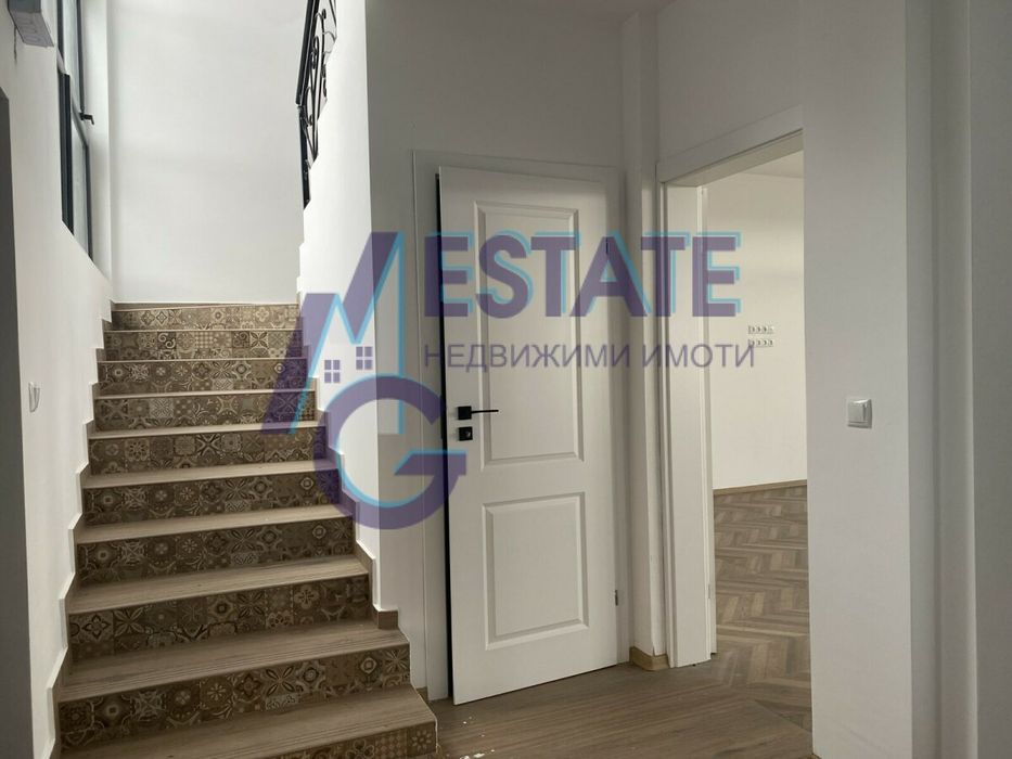 Модерна двуетажна къща в гр. Бургас, кв. Сарафово. РЗП - 196 кв.м.