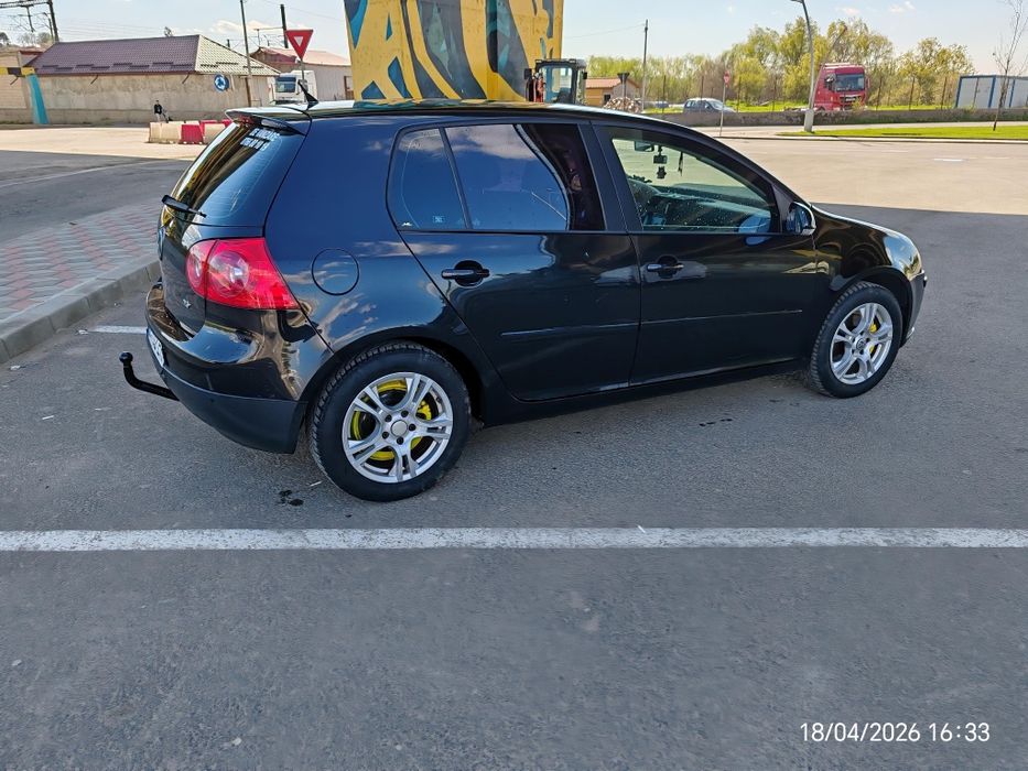 Vând Volkswagen Golf V