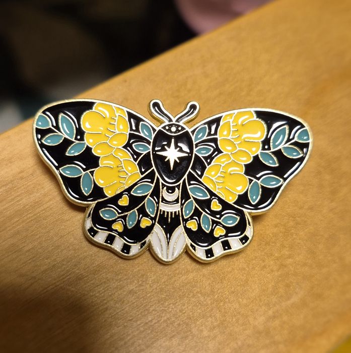 Метални значки, пинове и брошки