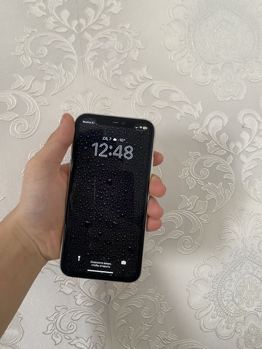 Продаю айфон 11 81 емкость