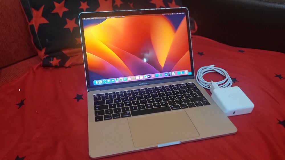 MacBook Pro Two  Thunderbolt 3 ports 2017