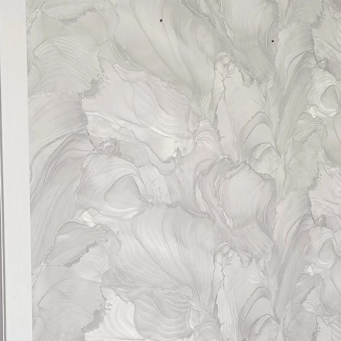 Поклейка обоев и галтели