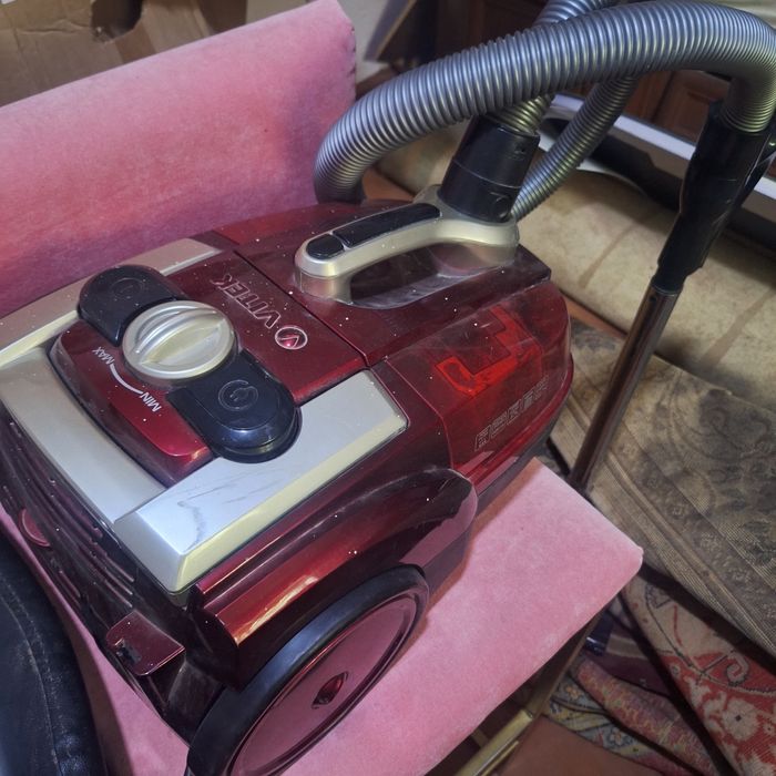 Пылесос Vitek рабочии