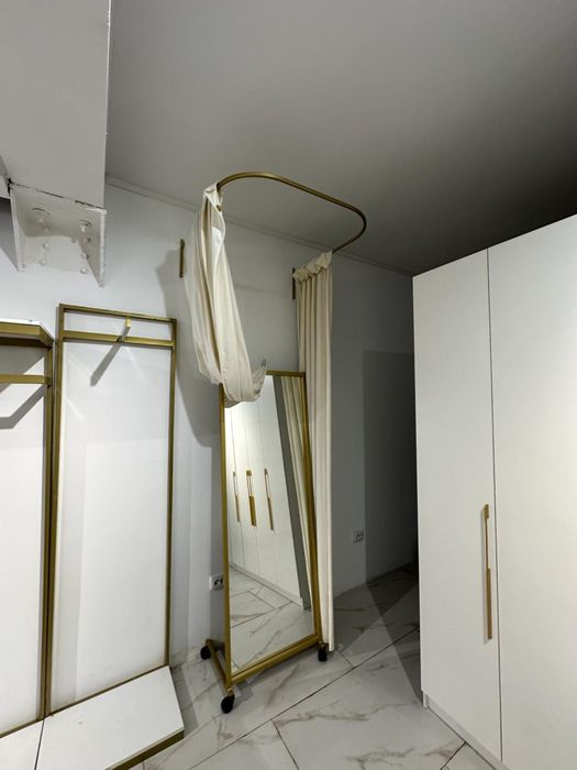 Оборудование для магазина одежды