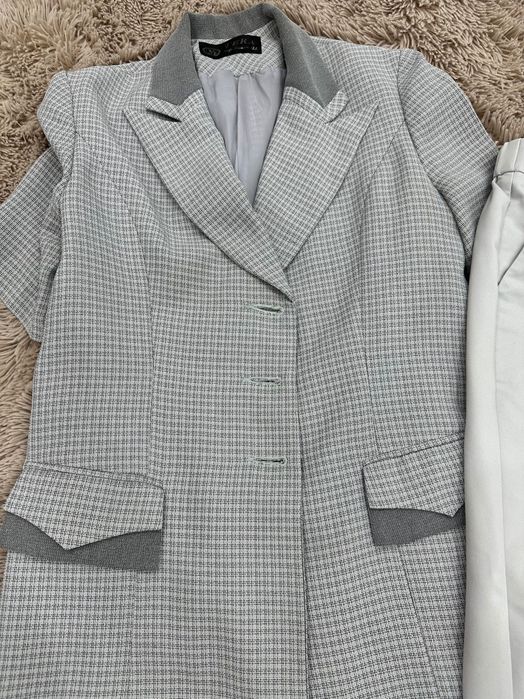 Пиджак светло серого цвета