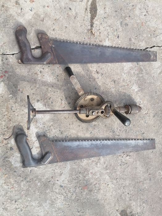 Ручная дрель  и ножовки