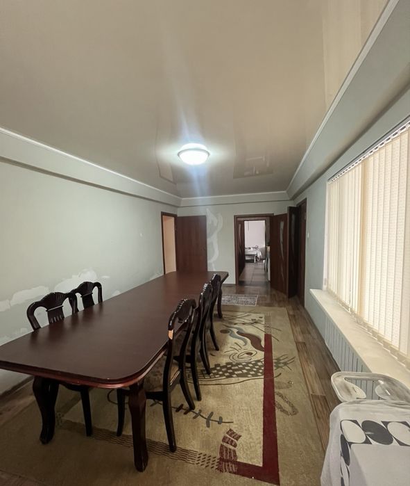 Продам б/у шкафы стол кровать