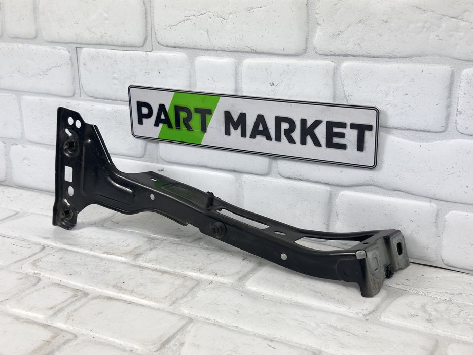 Стойка държач калник AUDI A4 B9 8W0821135C