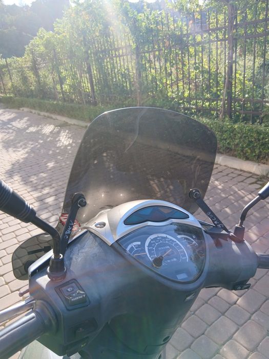 Слюда за скутер honda sh150i