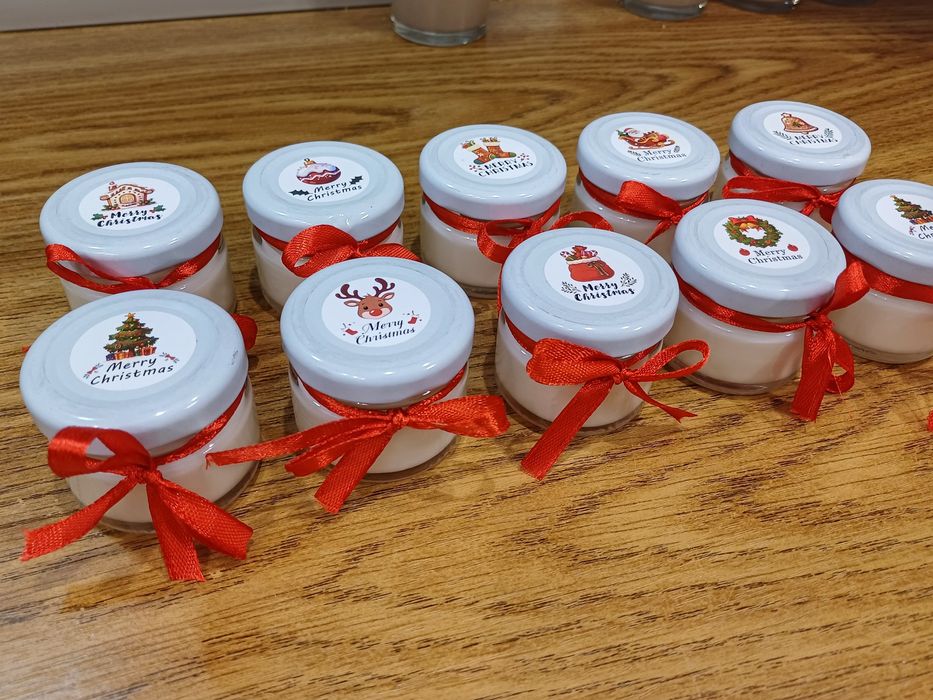 Подаръци за гости-бурканчета свещ от соев восък и гипсокерамика