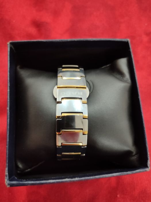 Наручные часы модные