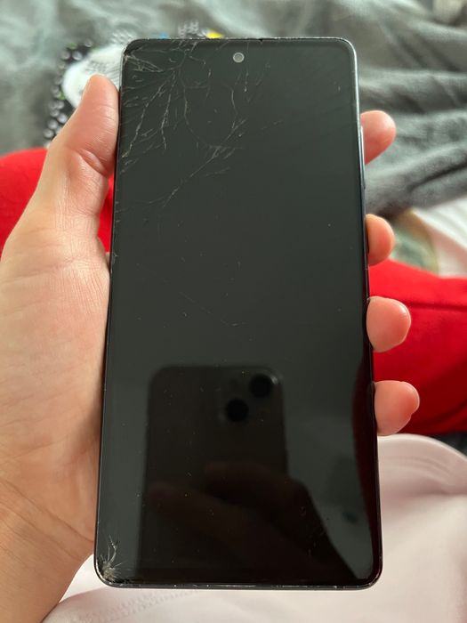 Samsung Galaxy S20Fe -128GB - пукнат дисплей