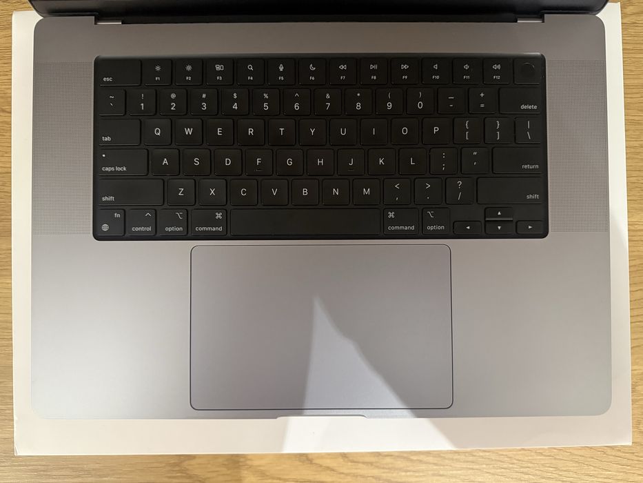 Macbook Pro 16” M1 Pro, 16 gb RAM, 512 SSD