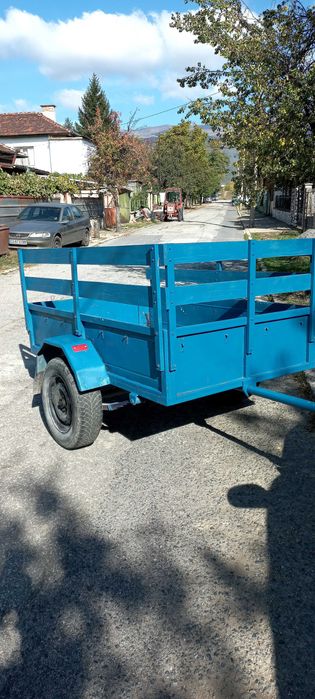 Продавам товарно ремарке