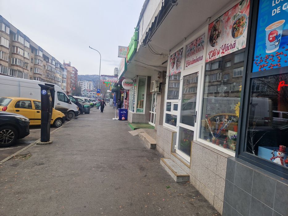 Proprietar închiriez spațiu comercial str Zorilor nr 5 Brasov