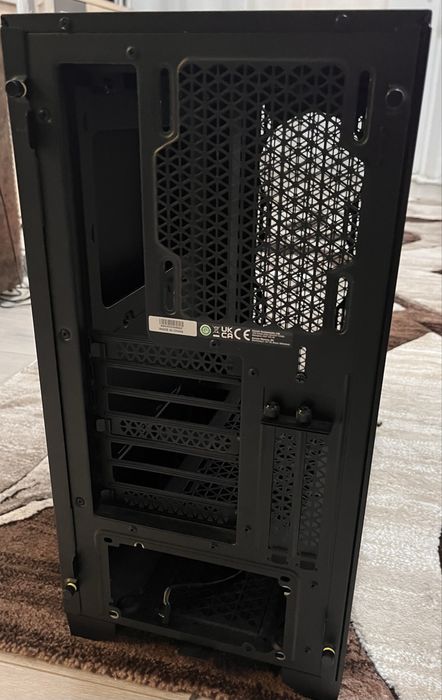 Vând carcasa PC Corsair 4000D airflow Black