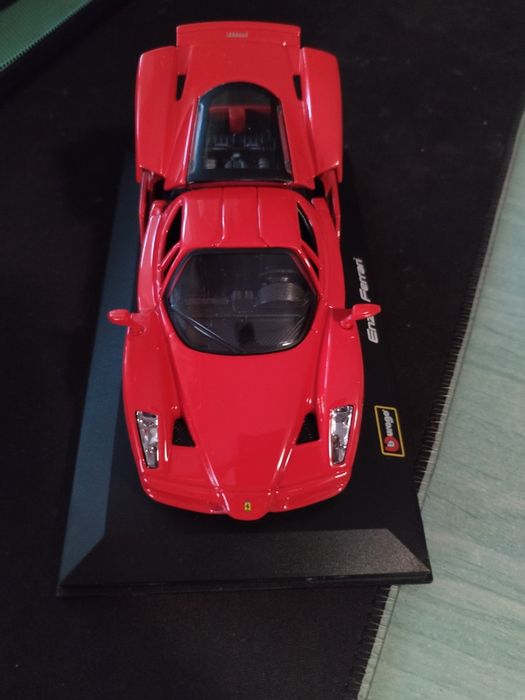 machetă burago Enzo Ferrari