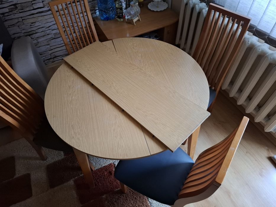 Кръгла маса разтегателна 110-140см  с четири стола