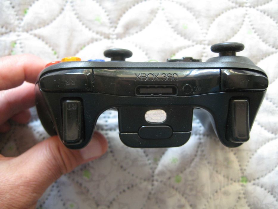 Продавам оригинален контролер за XBOX 360