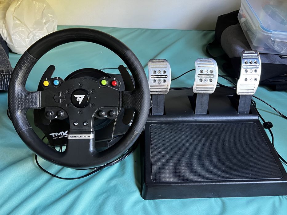 Set Volan Thrustmaster TMX PRO cu pedale si schimbator