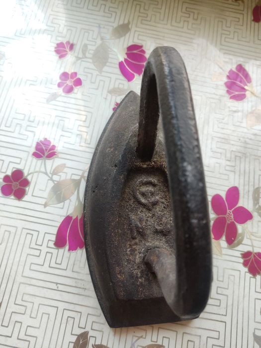 Старинный утюг раритет.