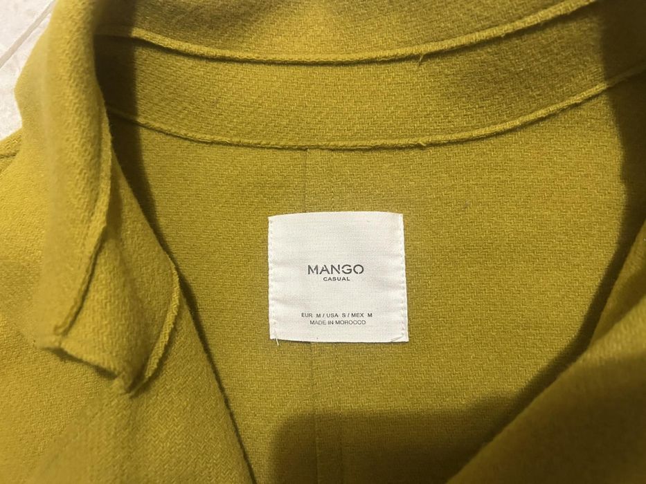 Дамско палто Mango
Манго палто от 100% вълна с джобове в цвят горчица.