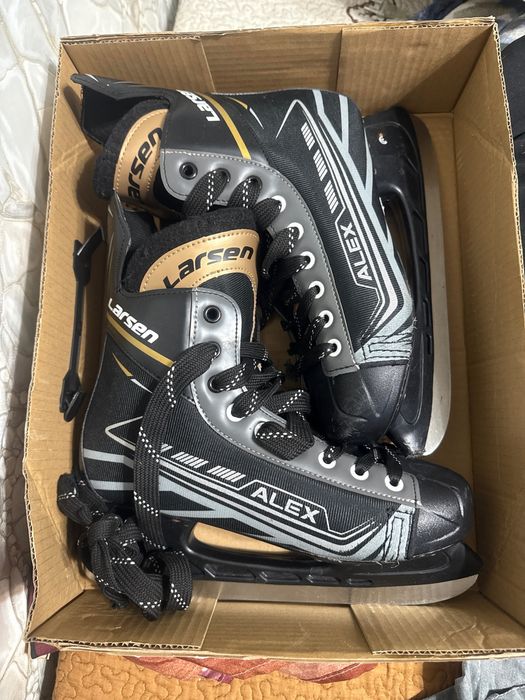 Продам коньки новые