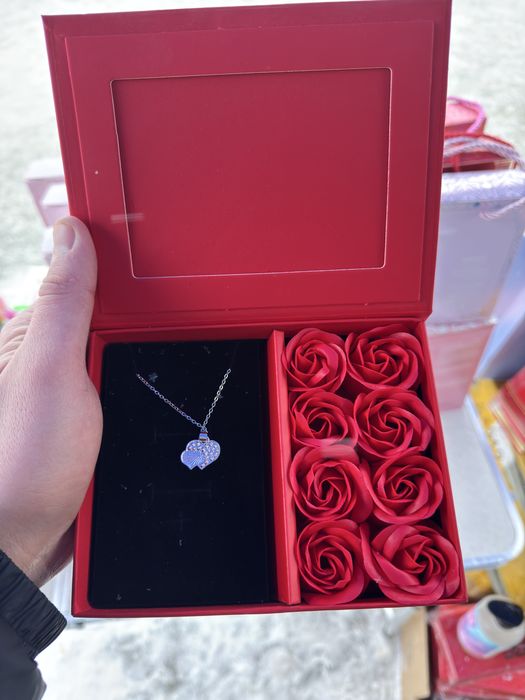 Подорок для 8 марта