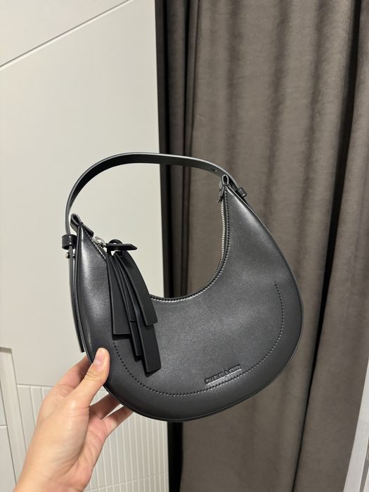 Кожаная сумка Charles & Keith