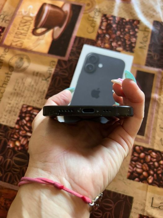 iPhone 16 - с кутия и оригинално зарядно